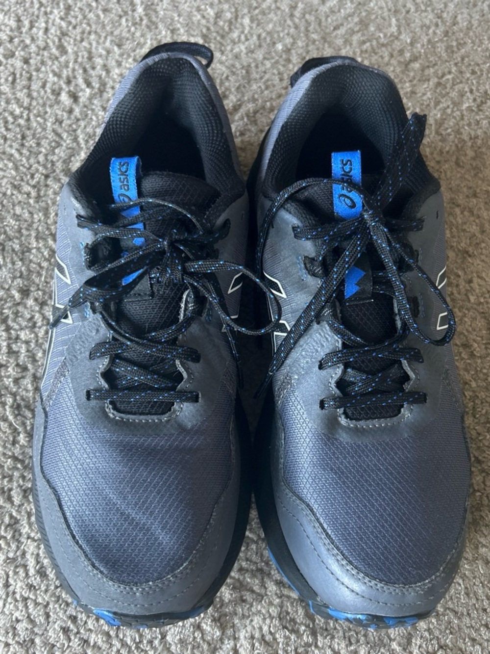 ASICS Men’s Gray Athletic Sneakers with Blue Accents